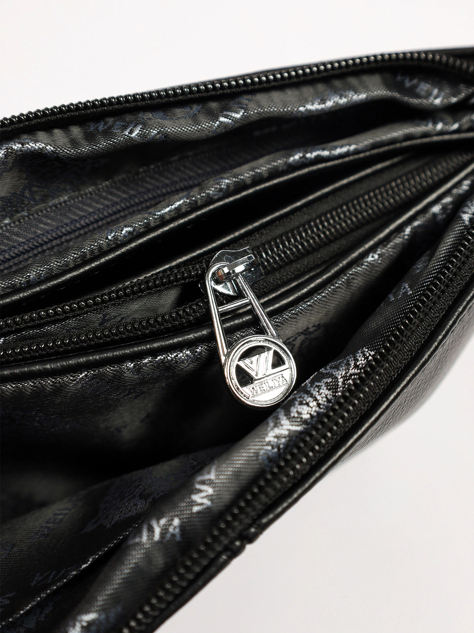 Сумка-кроссбоди с декоративным патчем в ассортименте